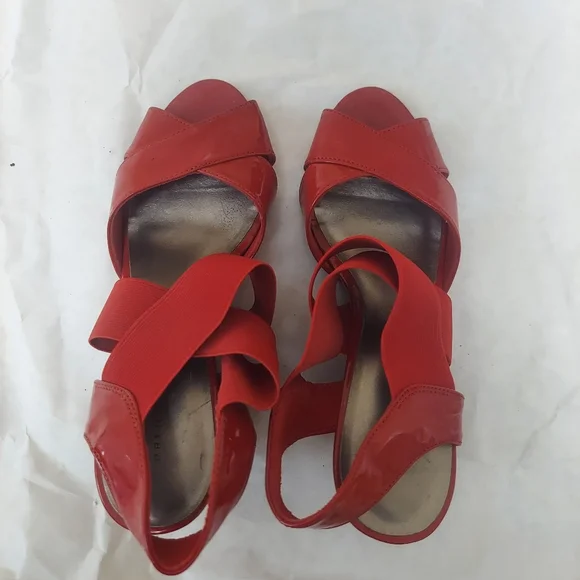 Red Wedge Platform Heeled Shoe - Picture 3 of 7